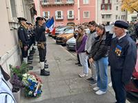 depot-de-gerbe-par-les-lyceens-et-collegiens-au-pi